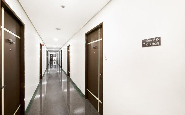 Oyo 445 Vinia Residences by Filinvest