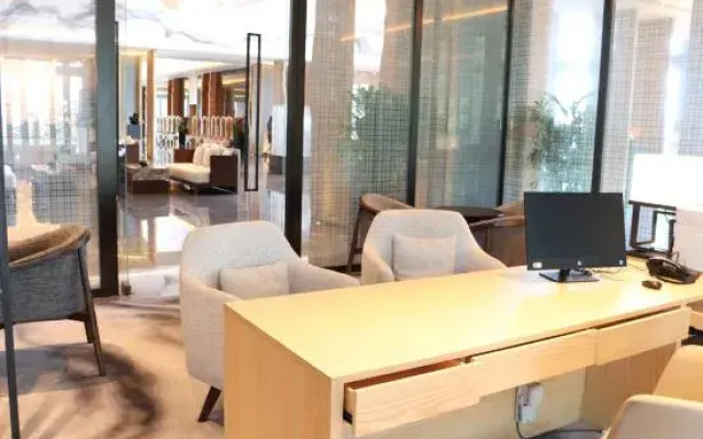 Secan Hotel Qingdao, Curio Collection by Hilton