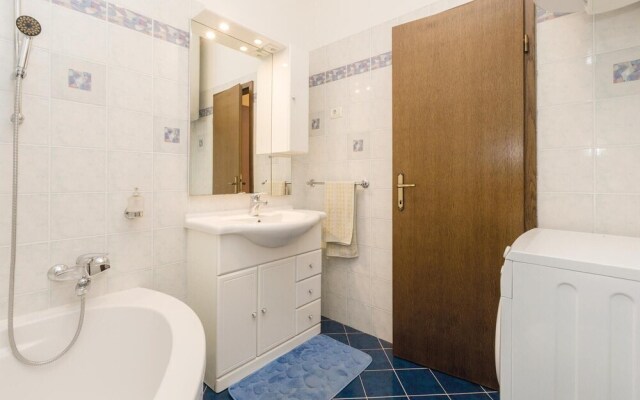 Nice Home in Buje With Wifi and 1 Bedrooms