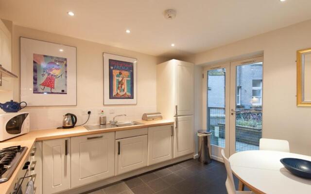 Edmonstone Suite Old Town