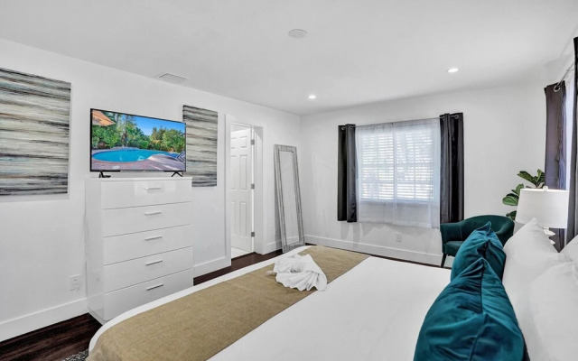 4BR Hollywood Beach Home with Pool