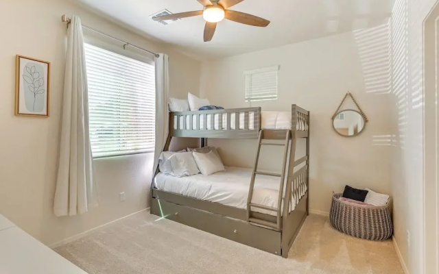 2 Mi to Dtwn & Nau: Flagstaff Condo w/ Patio!
