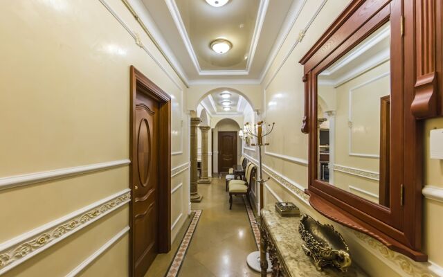 Luxurious Classic Apartment Bessarabka