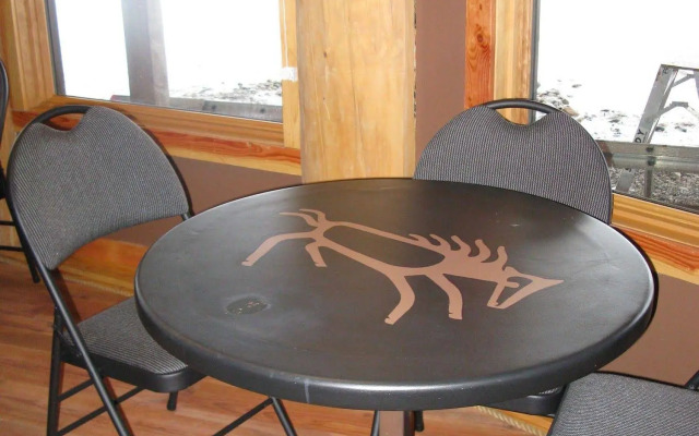 Basecamp Lodge Golden