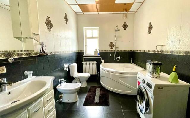 Дом на переулке Буачидзе 2