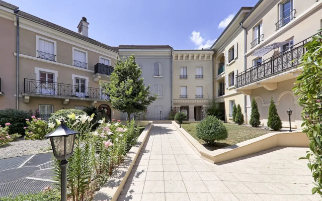 Parkside Apartment II