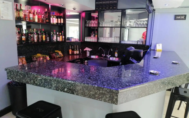 Airport Inn and Suites