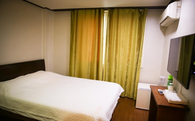 Milgam Central Hotel