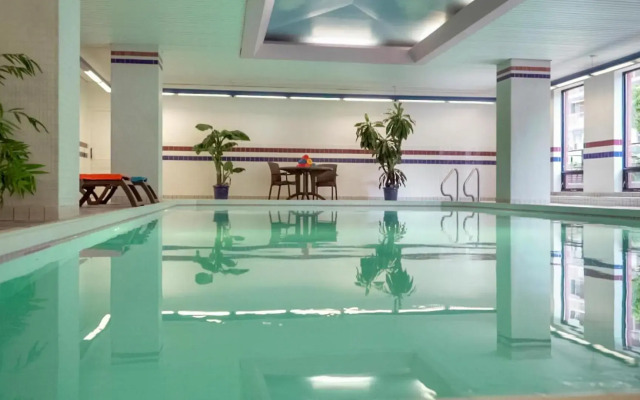 Cartier Place Suite Hotel