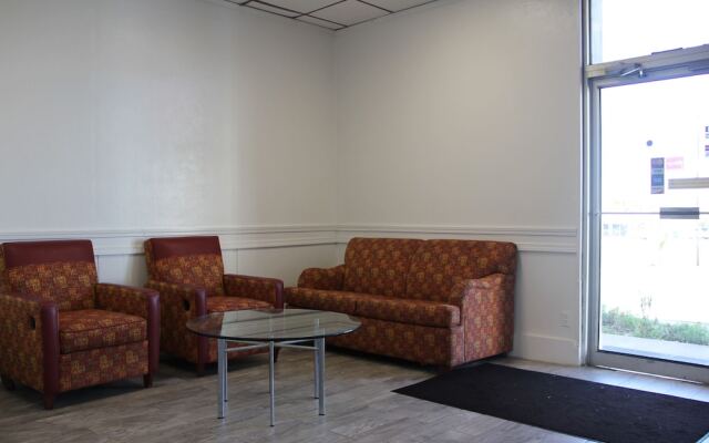 LoneStar Inn & Suites