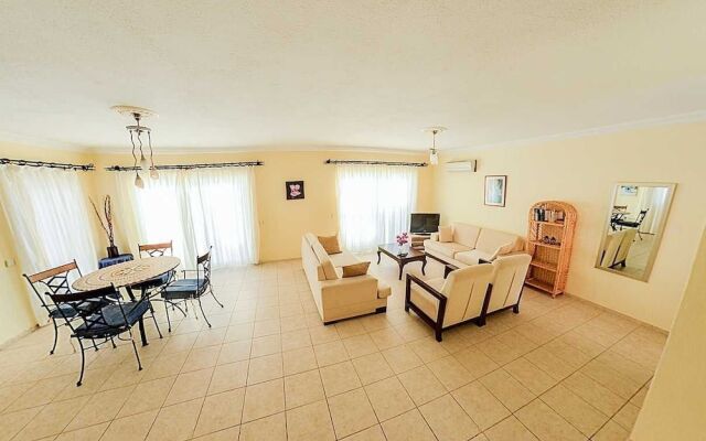 Villa Kaktus by Lycia Collections