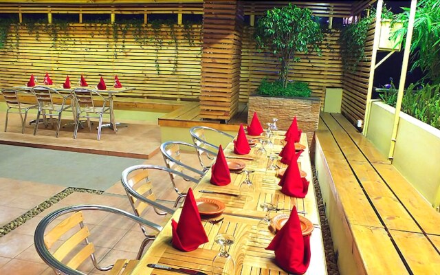 Hotel Holiday Villa