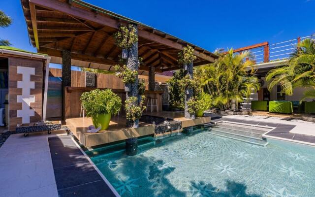 Private Retreat w 5 BR Spa Pool Jacuzzi