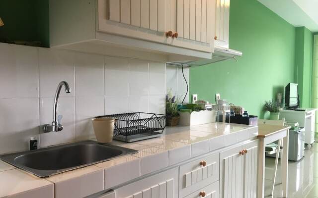 Stylish & Comfortable Studio at Beverly Dago Apartment