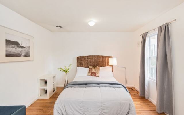 Racpanos Modern Stay on Forrest Street