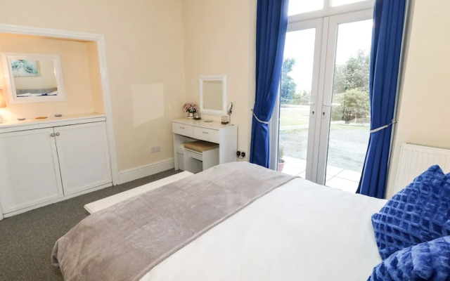 Llys Madoc, Basement Apartment