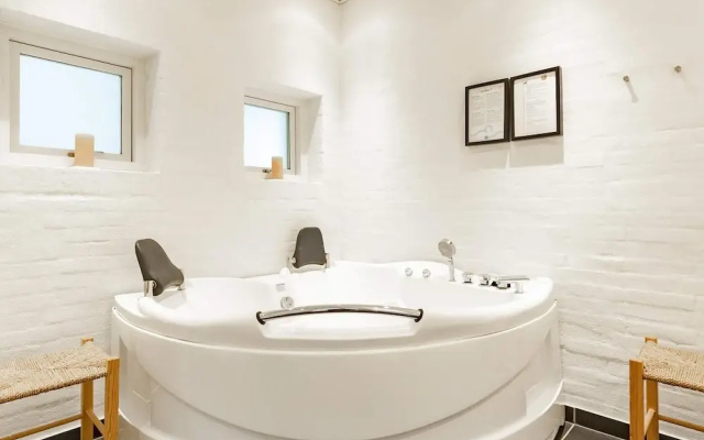 5 Star Holiday Home in Hals