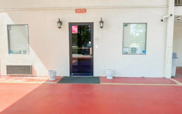 OYO Hotel East Macon I-75