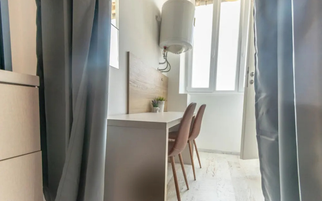 City Center Studio Apartments L&B