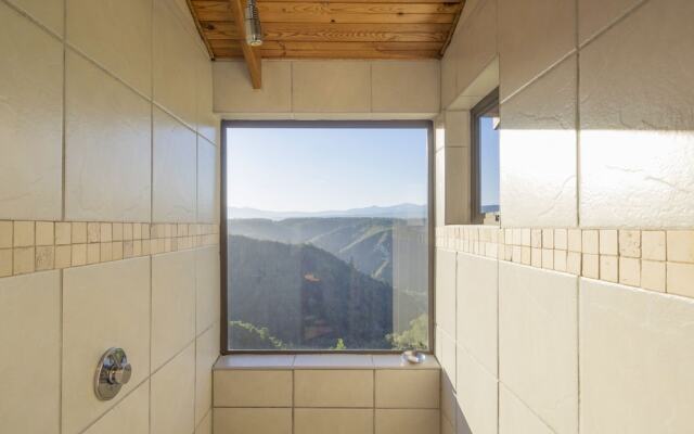 Cliffhanger Cottages