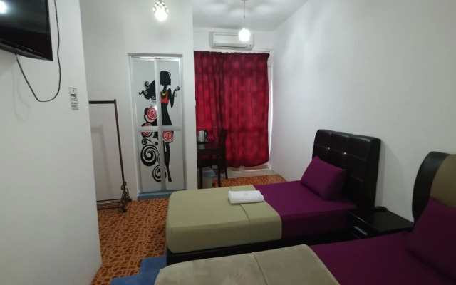 OYO 89951 Maa Hari Hotel