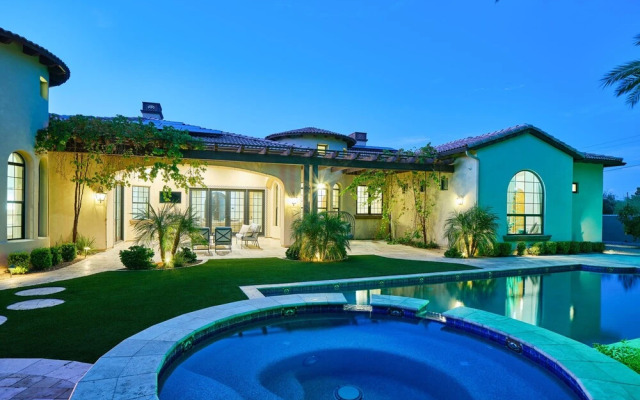 Luxe Poolside Paradise-pool & Spa-vanity Station