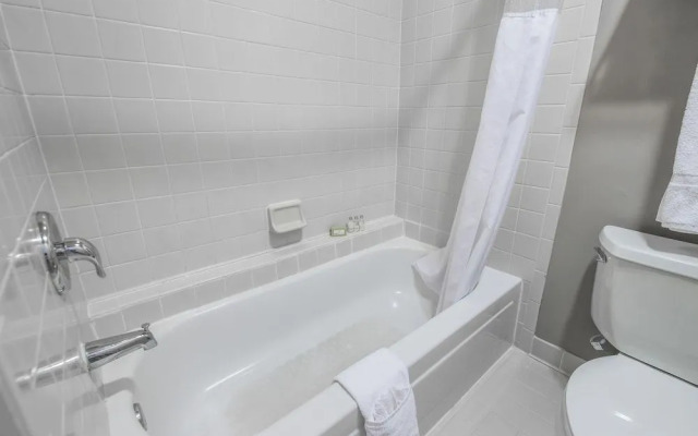 Cloverleaf Suites Columbus