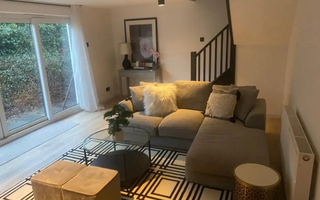 Sleeps7-parking-garden-patio