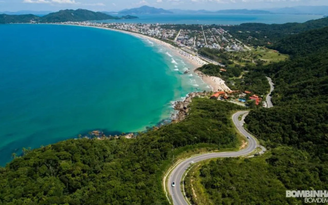 Lindo apartamento na praia de Mariscal Pé na areia