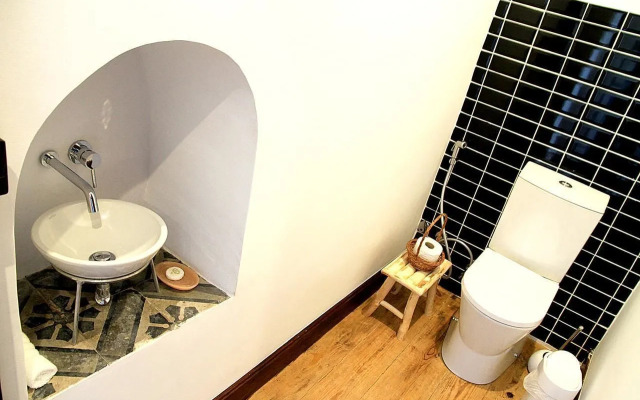 Oryza Guest House & Suites