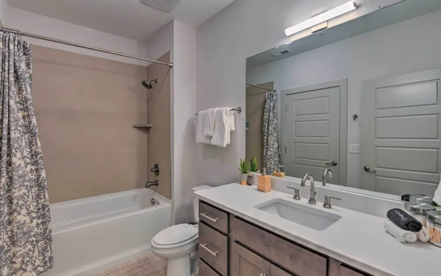 Modern Nashville Condo: 7 Mi to Downtown!