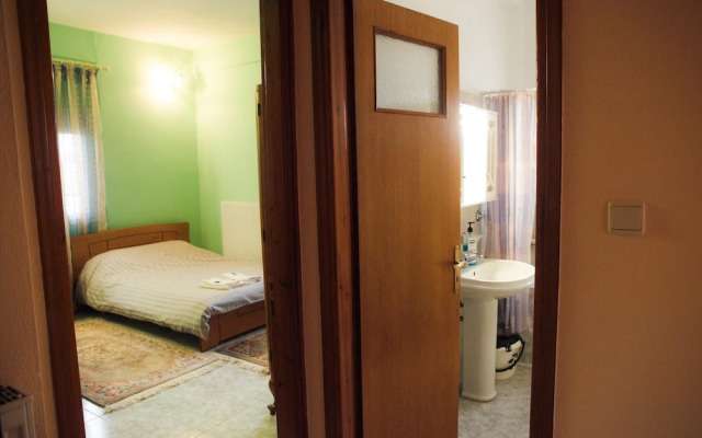 Charming Trikala Apartment With Garden & Central Heating