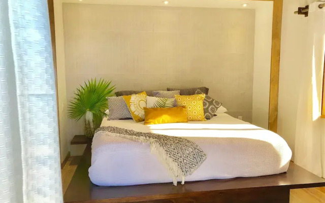 Turtle Beach Sanctuary Utila