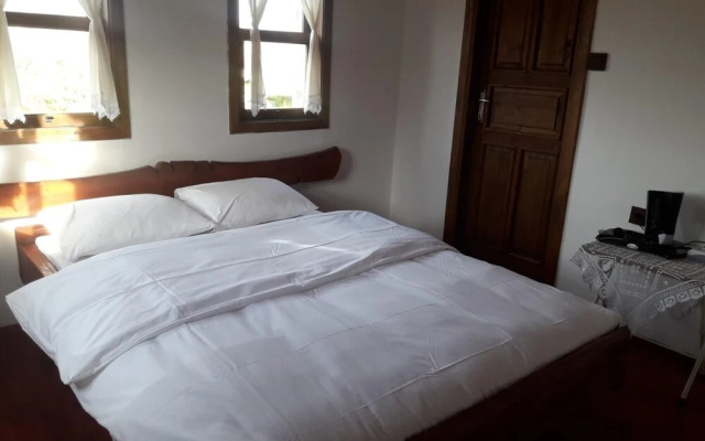 House With Backyard and Winter Garden in Agva