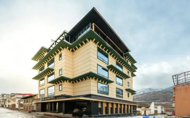 Floral Hotel·Yungu Hongduo | Limber Up · Yunqi Mountain Wild Bonfire Resort – Outside – Ngawa