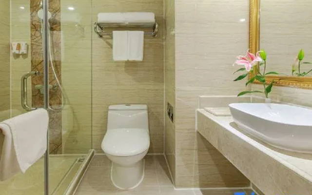 Vienna Hotel (Jieyang Rongcheng Jinxian Gate Tower)