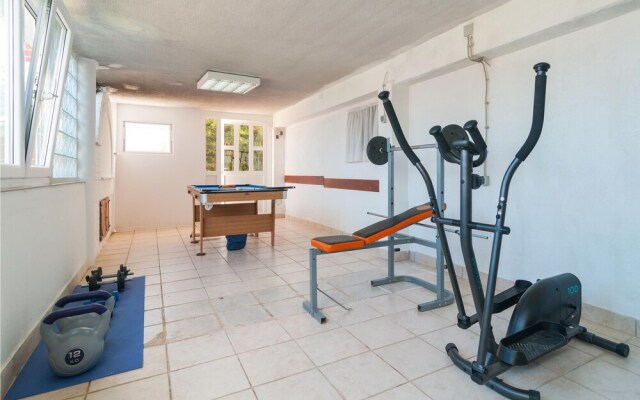 Nice Home in Slatine with Hot Tub, WiFi & 6 Bedrooms