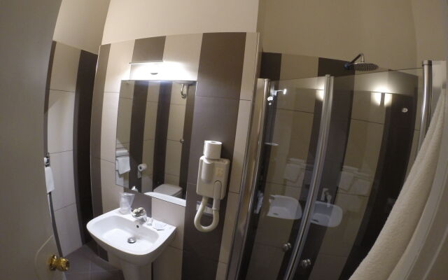 Up Hotel