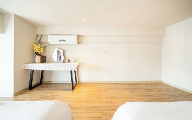 Shanghai Hills & Freshly Home Loft Retreat near NECC – Guest Rooms – Shanghai
