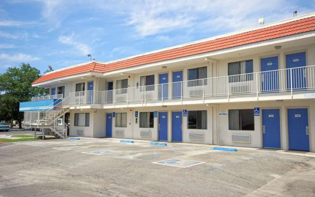Motel 6 Fresno - SR 99