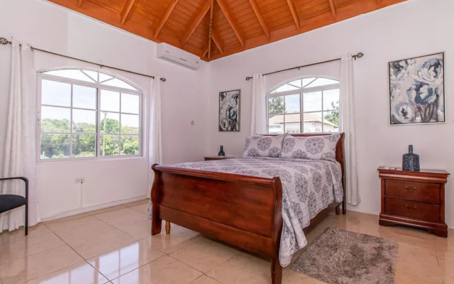 Runaway Bay Gem in Runaway Bay