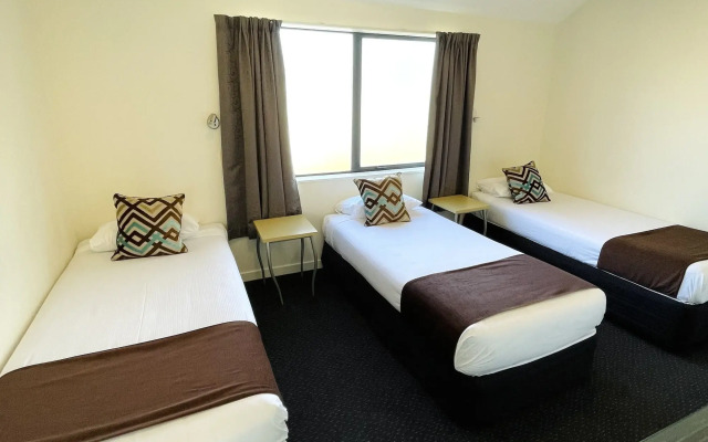298 Westside Motor Lodge