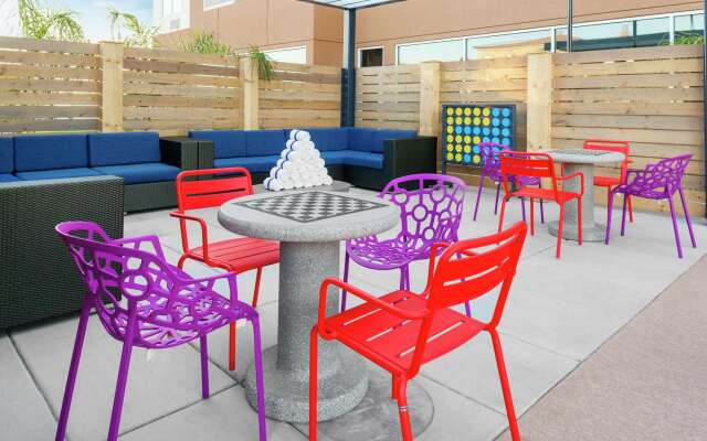 Tru by Hilton Gilbert