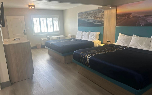 Super 8 by Wyndham Oceanside Downtown