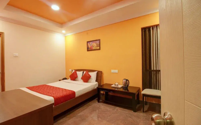 OYO 11727 Sivaraja Residency