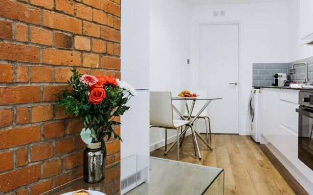 1BR amazing refurbished studio located in central Leicester