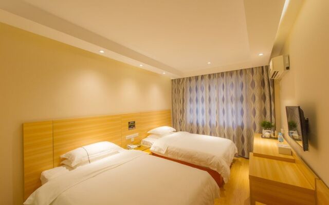Qingpishu Hotel （Guilin West City Road,Walking street ）
