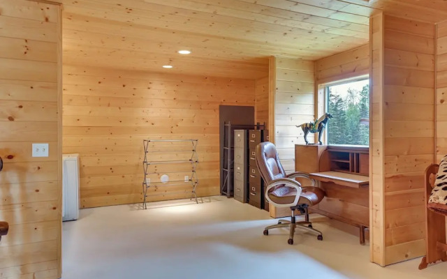 Spacious Soldotna Home w/ Mackey Lake Views!