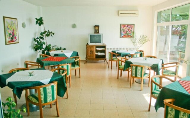 Peter Hotel 