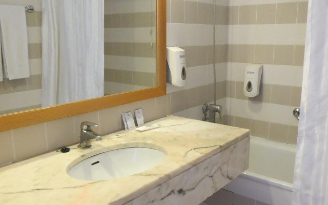 Alfamar Beach & Sport Resort